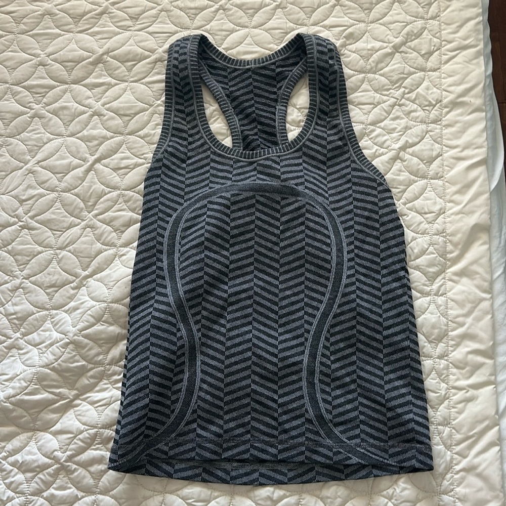 CROPPED LULULEMON SWIFTLY